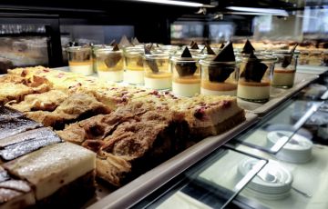 Hotel Almesberger Wellnessurlaub Nachmittagsjause im Spa-Bistro feine Süßspeisen