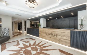 Hotel Almesberger Wellnessurlaub Rezeption Urlaub im Mühlviertel
