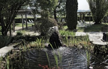 Hotel Almesberger Wellnessurlaub im Mühlviertel Sommerurlaub Hotelgarten Entspannungsurlaub
