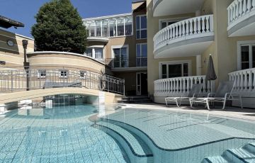 Hotel Almesberger Wellnessurlaub Sommer Outdoorpool Sommerfrische buchen