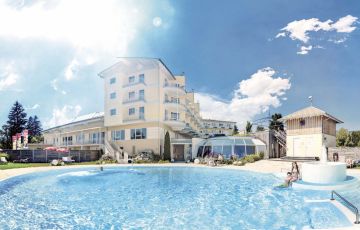 Hotel Almesberger Wellnessurlaub Sommer Outdoorpool Urlaub im Mühlviertel buchen 