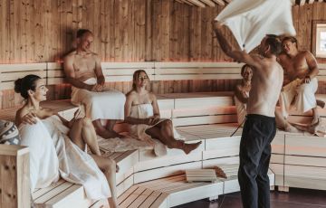 Hotel Almesberger Wellnessurlaub im Mühlviertel Panorama Sauna geführte Aufgüsse