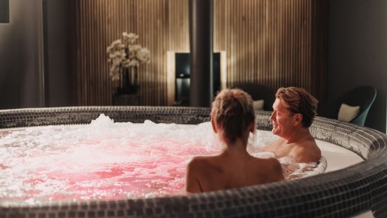 Hotel Almesberger Wellnessurlaub Oberösterreich Mühlviertel Whirlpoolbereich Entspannung und Erholung jetzt buchen